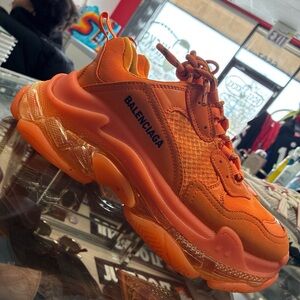 Men’s Balenciaga Triple S Sneaker Orange No Box Pre Owned No Insoles SZ 7 EU 40